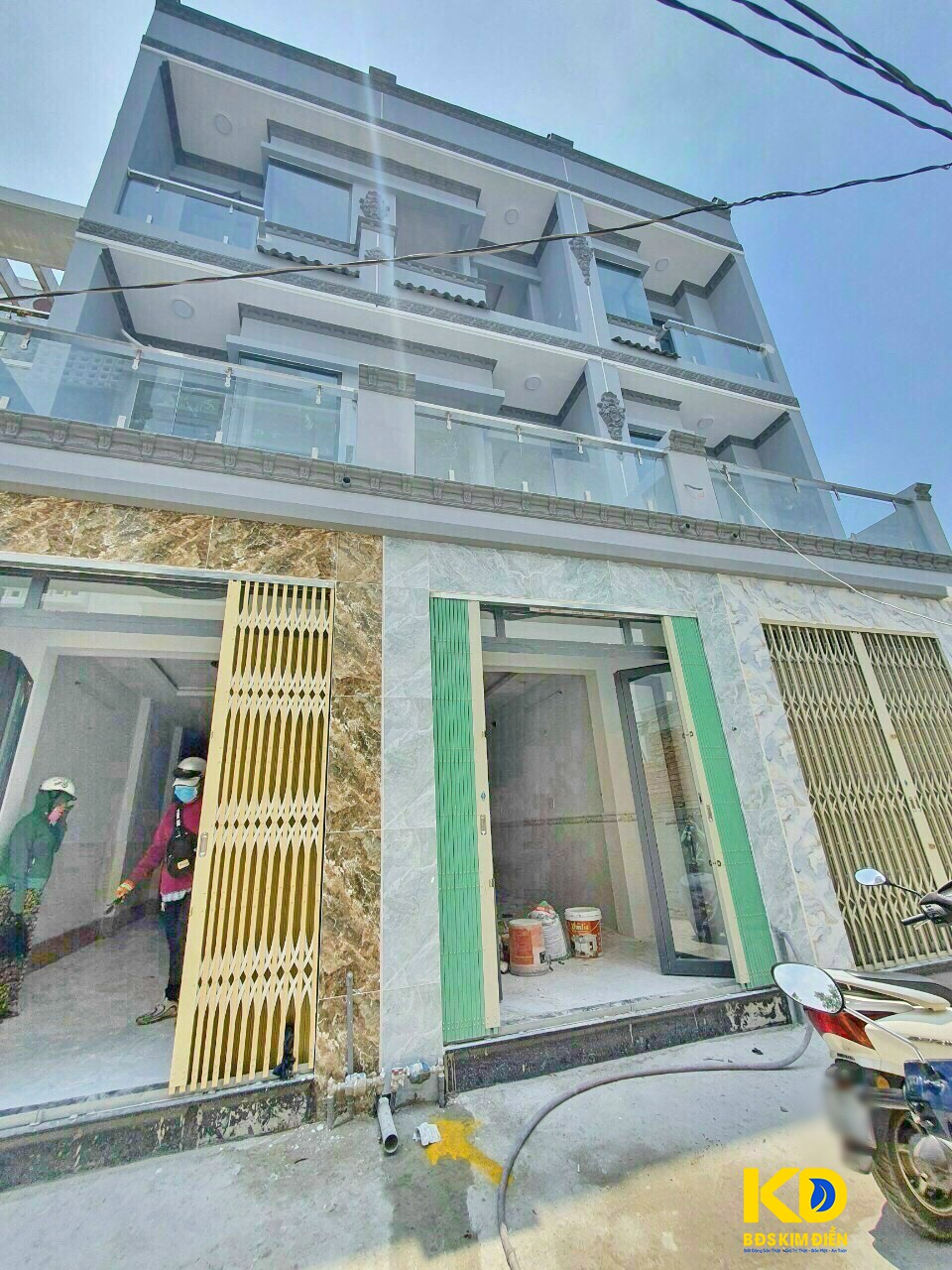 Bán nhà mới 100% đang hoàn thiện SHR đồng sở hữu 3 căn (Còn căn số 2) hẻm 2581 Huỳnh Tấn Phát Nhà Bè.