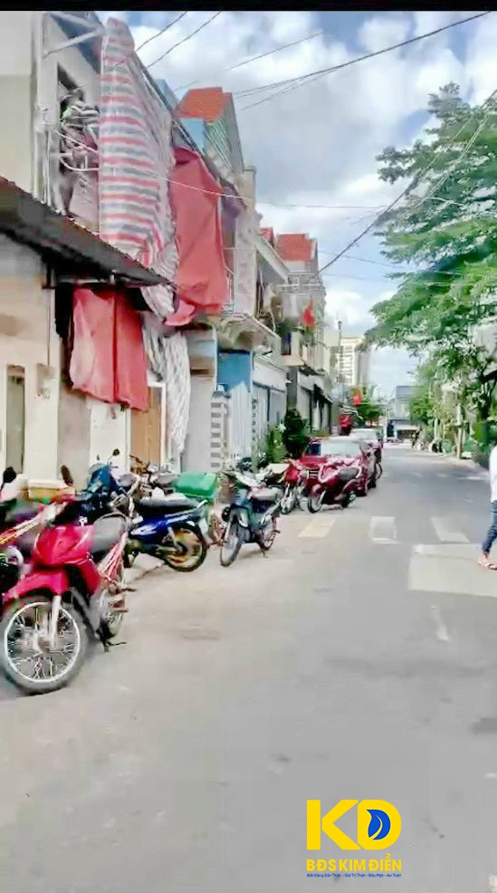 Bán nhà mặt tiền đường số 13 Lý Phục Man Phường Bình Thuận Quận 7.